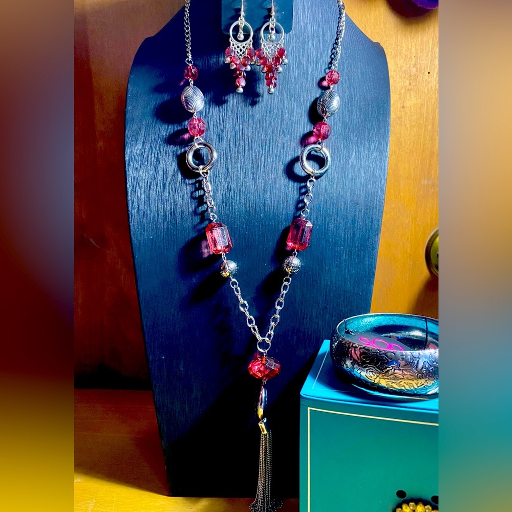 +*SOLD*+
Jewelry Lot, Red/ silver earrings necklace and bangle NWT